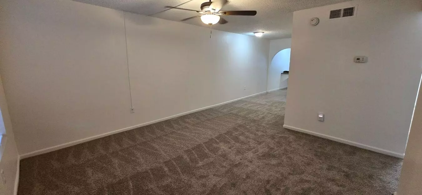 Beautiful 2 Bedroom 2 Bath Condo New Paint And Flooring Throughout photo 2