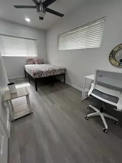 727 E. Pepper Place A photo 3