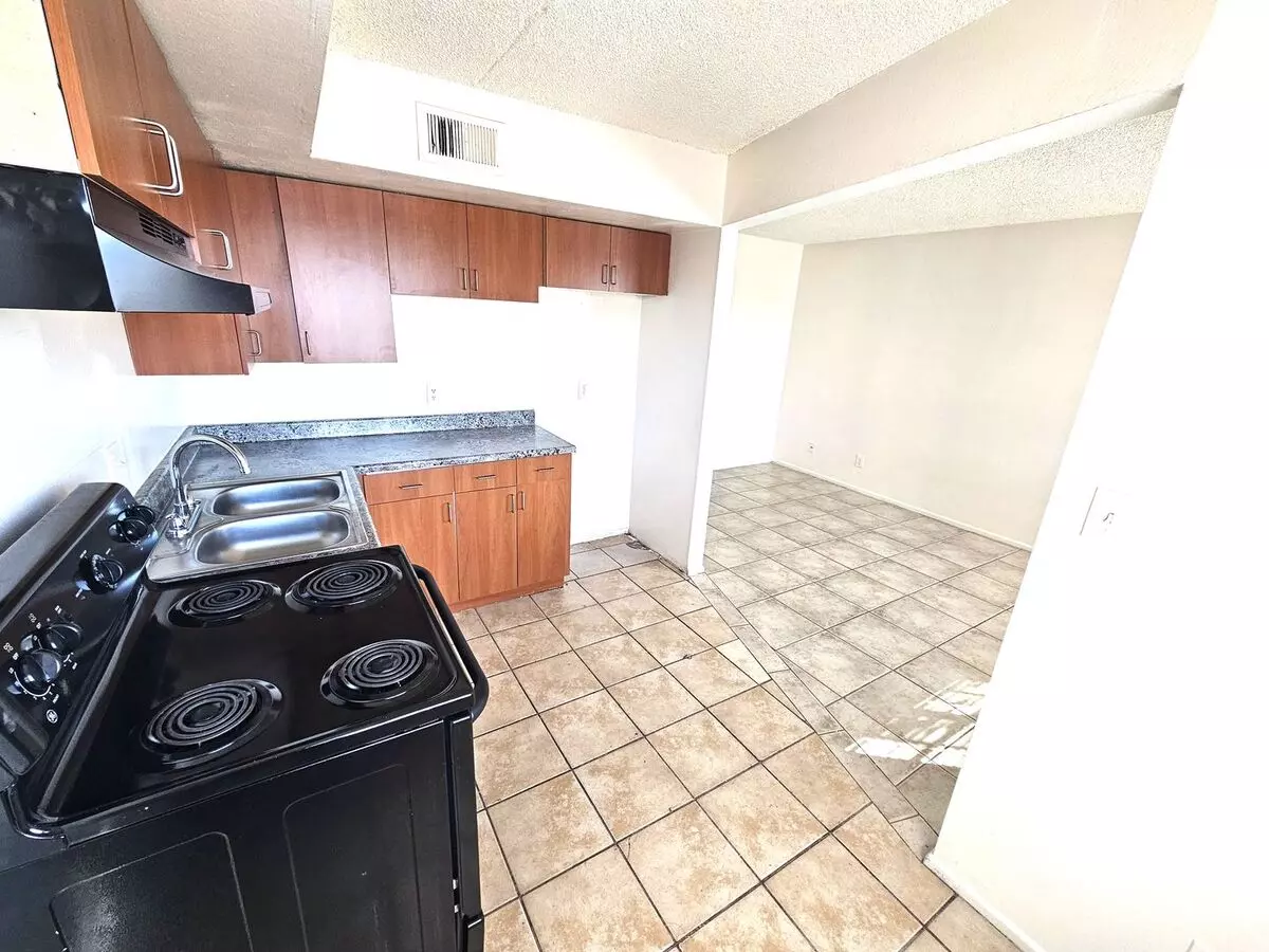 Free Rent On Approved Credit ,interested ? photo 3