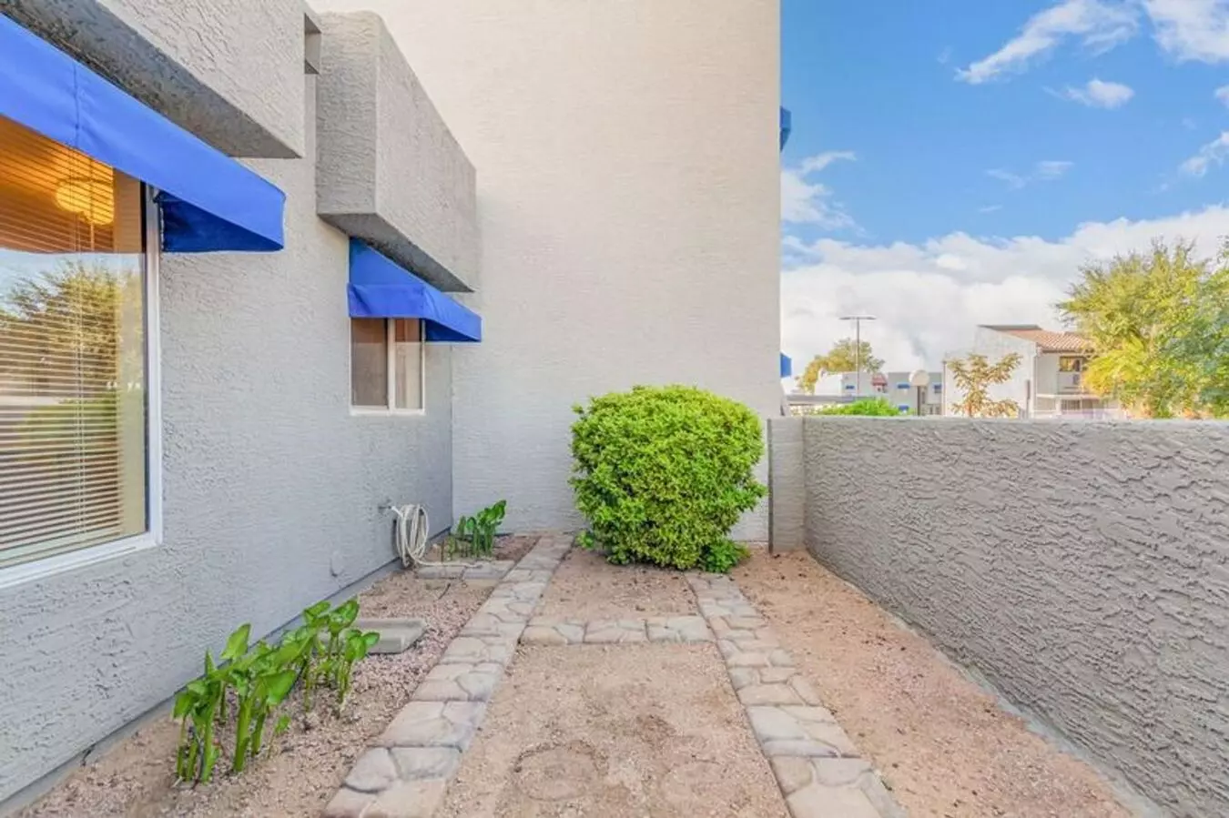 Fully Furnished With Utilities Included | 2 Bedroom / 2 Bathroom photo 5