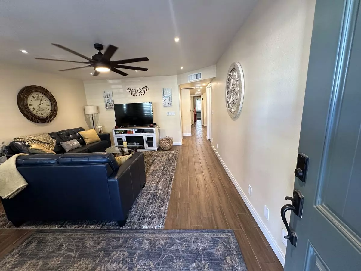 Fully Furnished photo 3