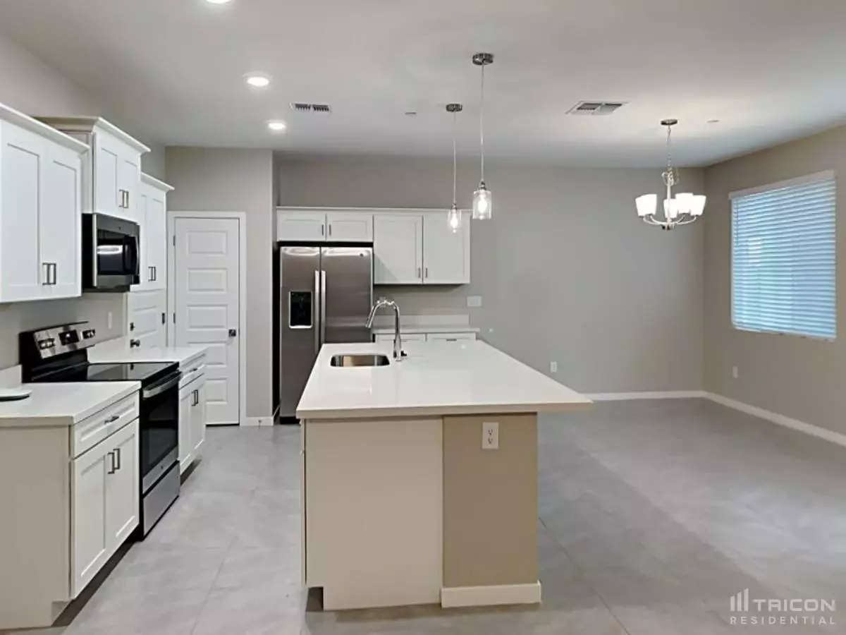 1345 N Parkcrest Mesa Az photo 2
