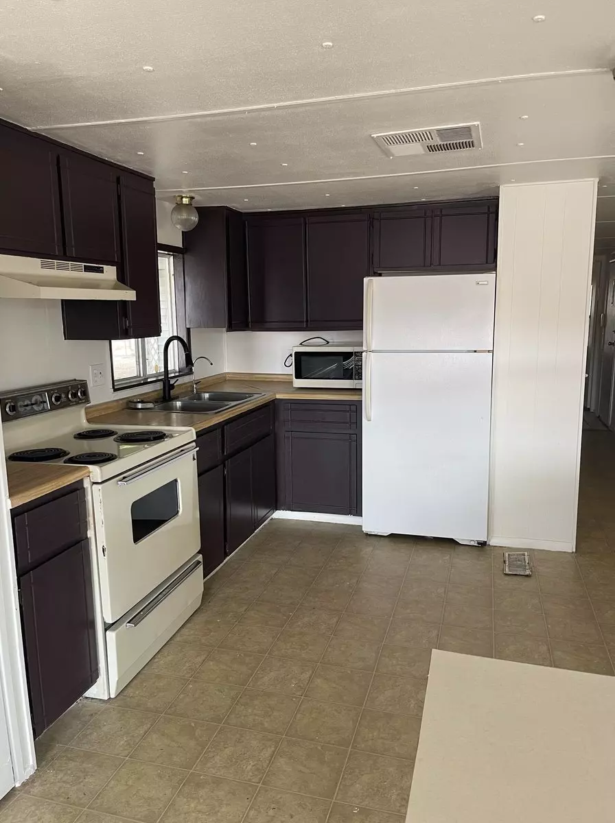 Mobile Home 3 Beds 2 Baths photo 3