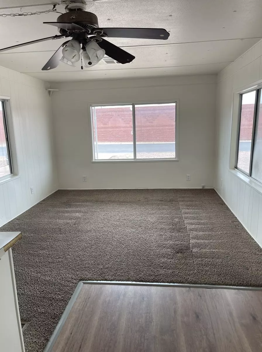 Mobile Home 3 Beds 2 Baths photo 4