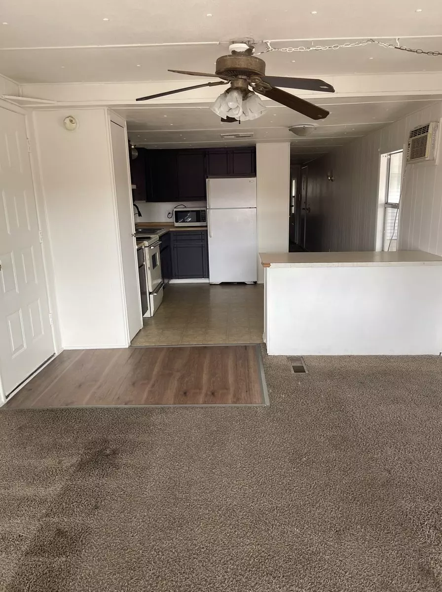Mobile Home 3 Beds 2 Baths photo 5