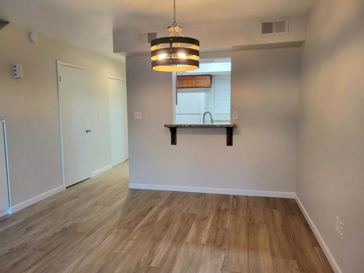 Recently Remodeled 2 Bed / 1.5 Bath Mesa Townhouse! photo 2