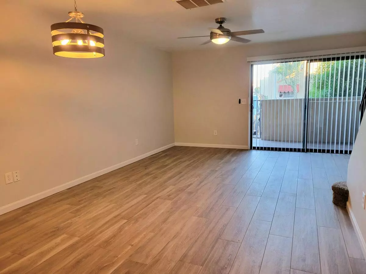 Recently Remodeled 2 Bed / 1.5 Bath Mesa Townhouse! photo 3