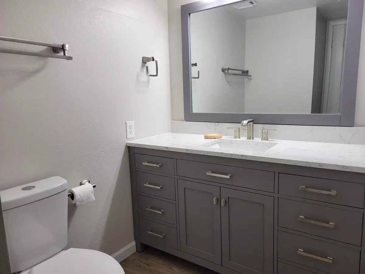 Recently Remodeled 2 Bed / 1.5 Bath Mesa Townhouse! photo 2