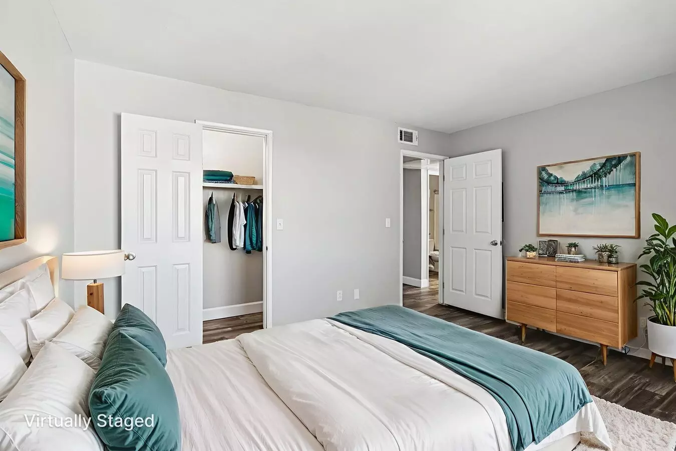 The Oaks Apartments photo 4