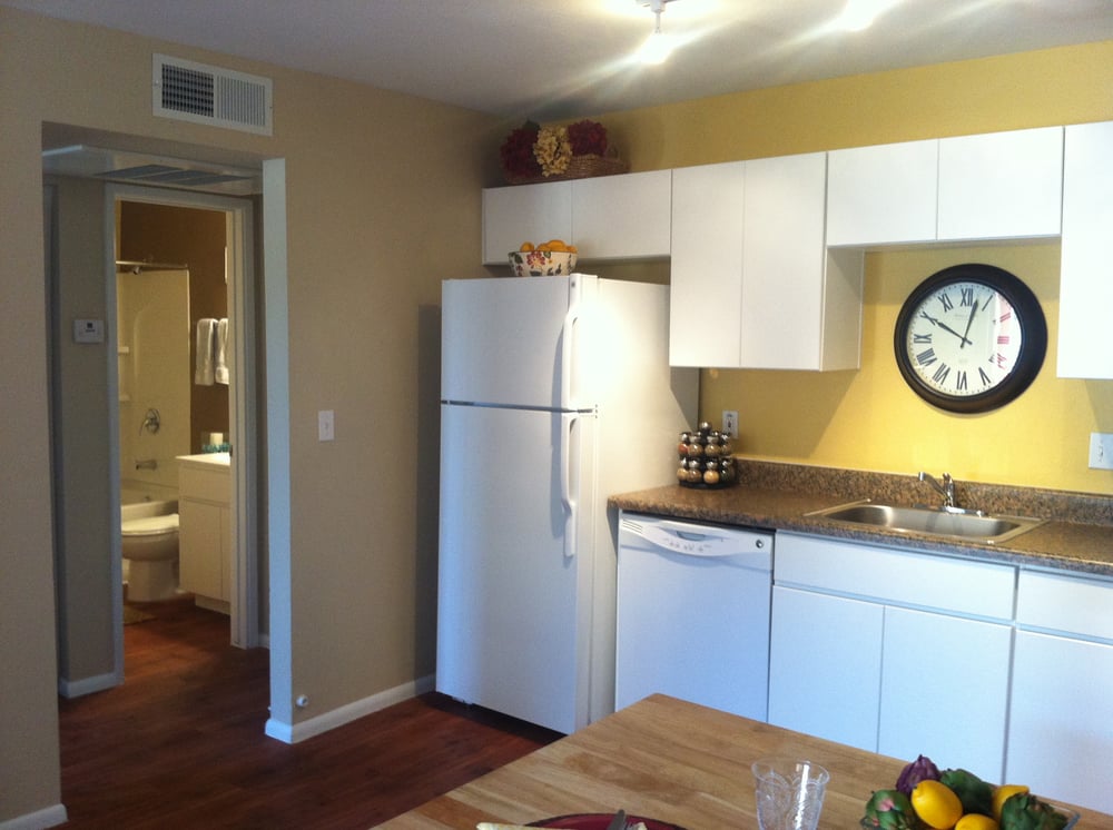 The Oaks Apartments photo 2