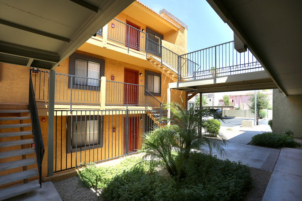 The Oaks Apartments photo 5