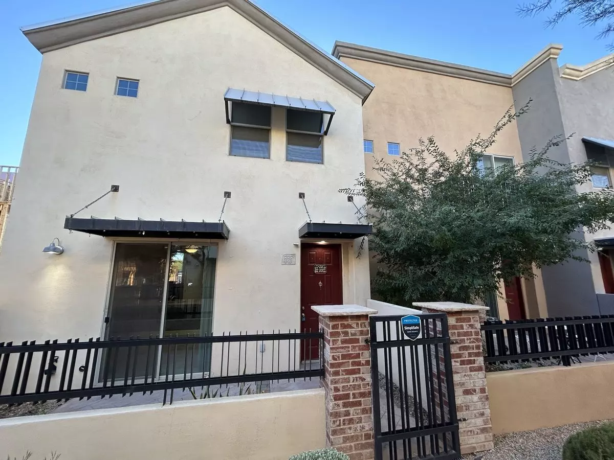 Comm Pool/gated 3 Bed 2 Bath In Mesa Call Ryan 602-400-5090 photo 3