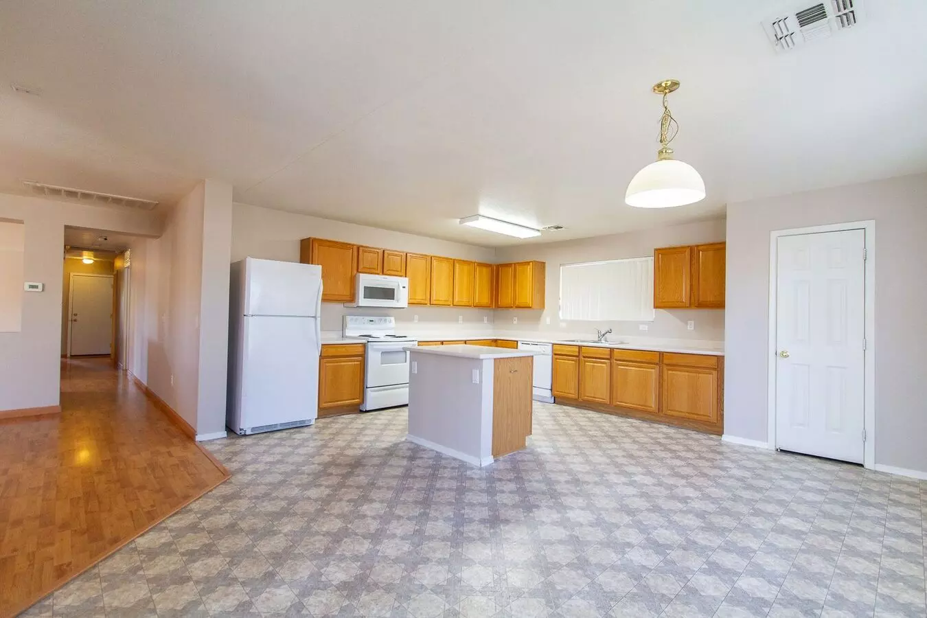 8566 E Desert Ln Mesa, AZ 85209 photo 2