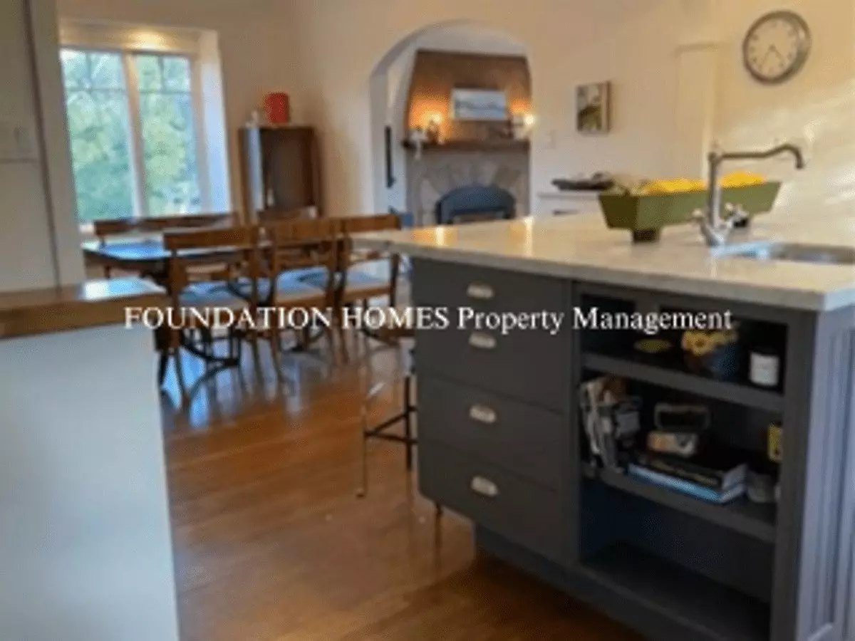 55 Amicita Ave photo 2