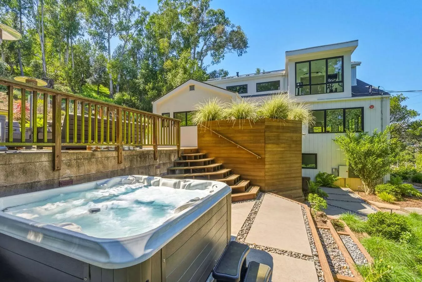 Beautifully Remodeled 4br + Office Mill Valley Home — Furnished, Private 3/4-acre Setting, Walk To Tam Elementary photo 2