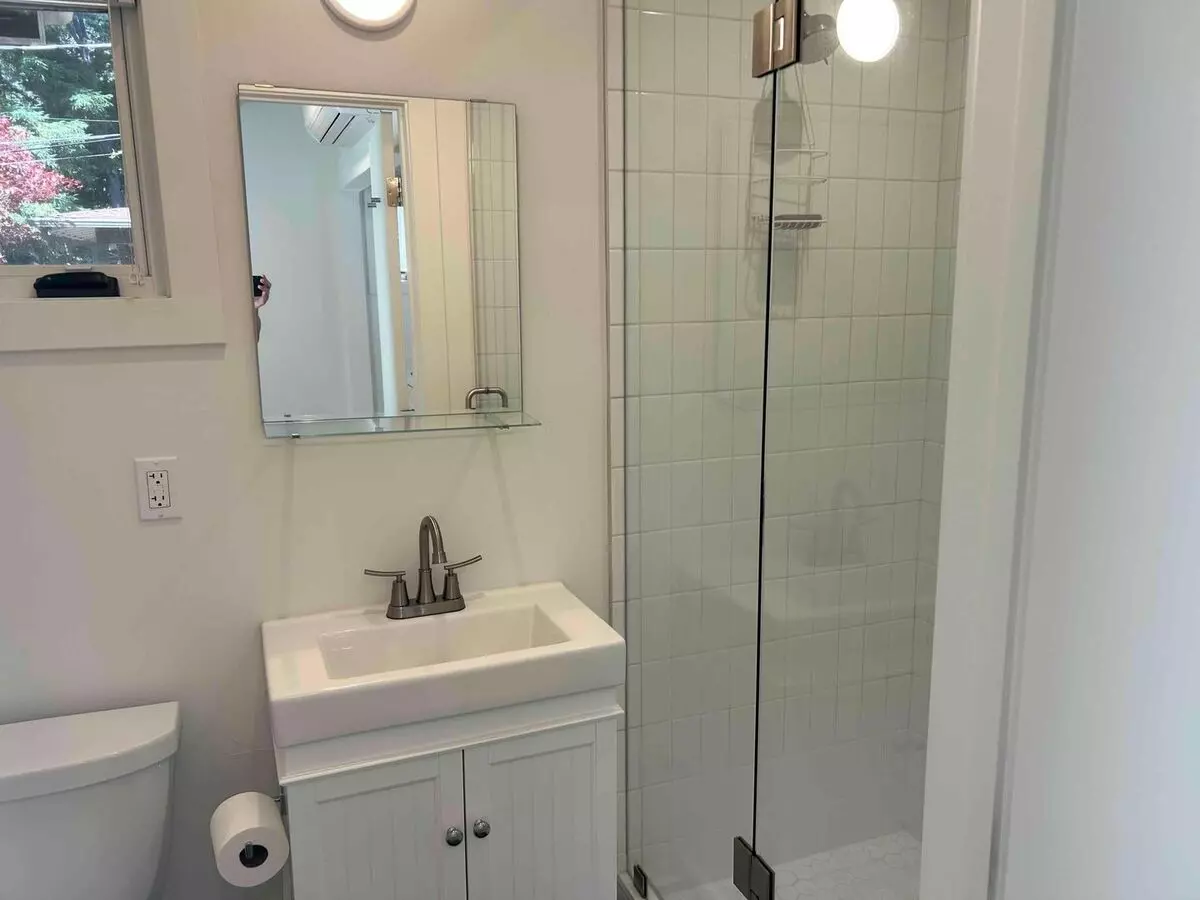 Beautifully Remodeled Studio Downtown photo 3