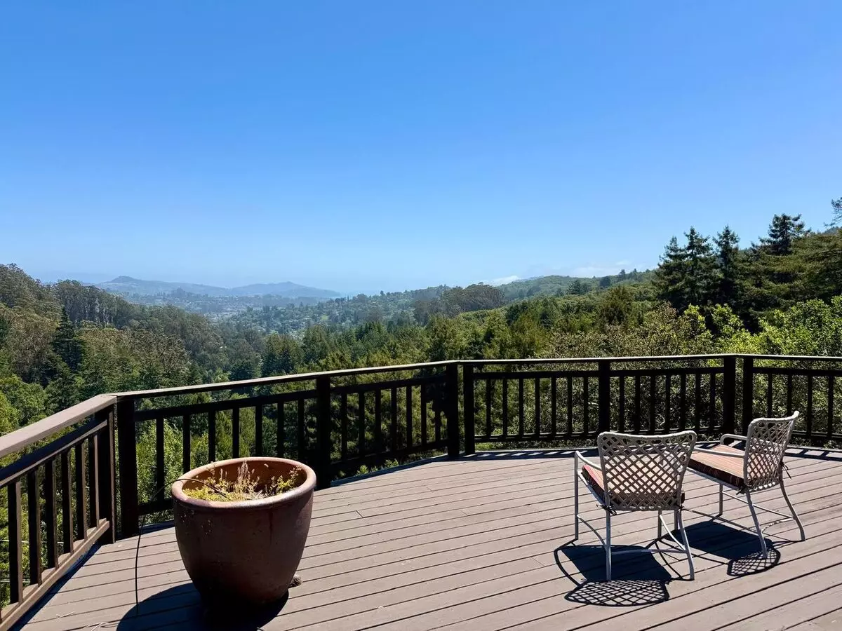 Spacious Three Bed / Three Bath Home Off Of Panoramic Hwy With Stunning Views photo 5