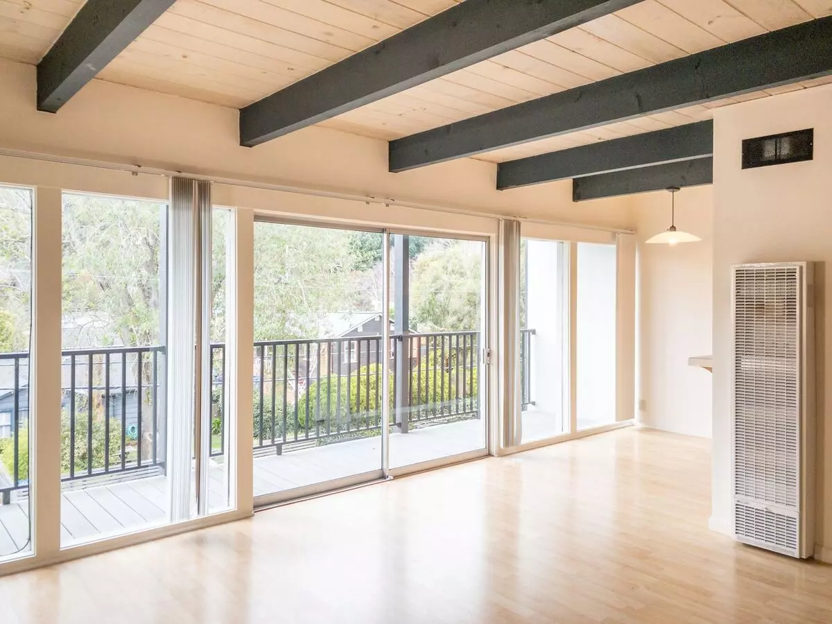 Tranquil Top Floor 1br/1ba Unit! Large Private Balcony! Tam Valley! Parking! Laundry! Storage! Progressive photo 5