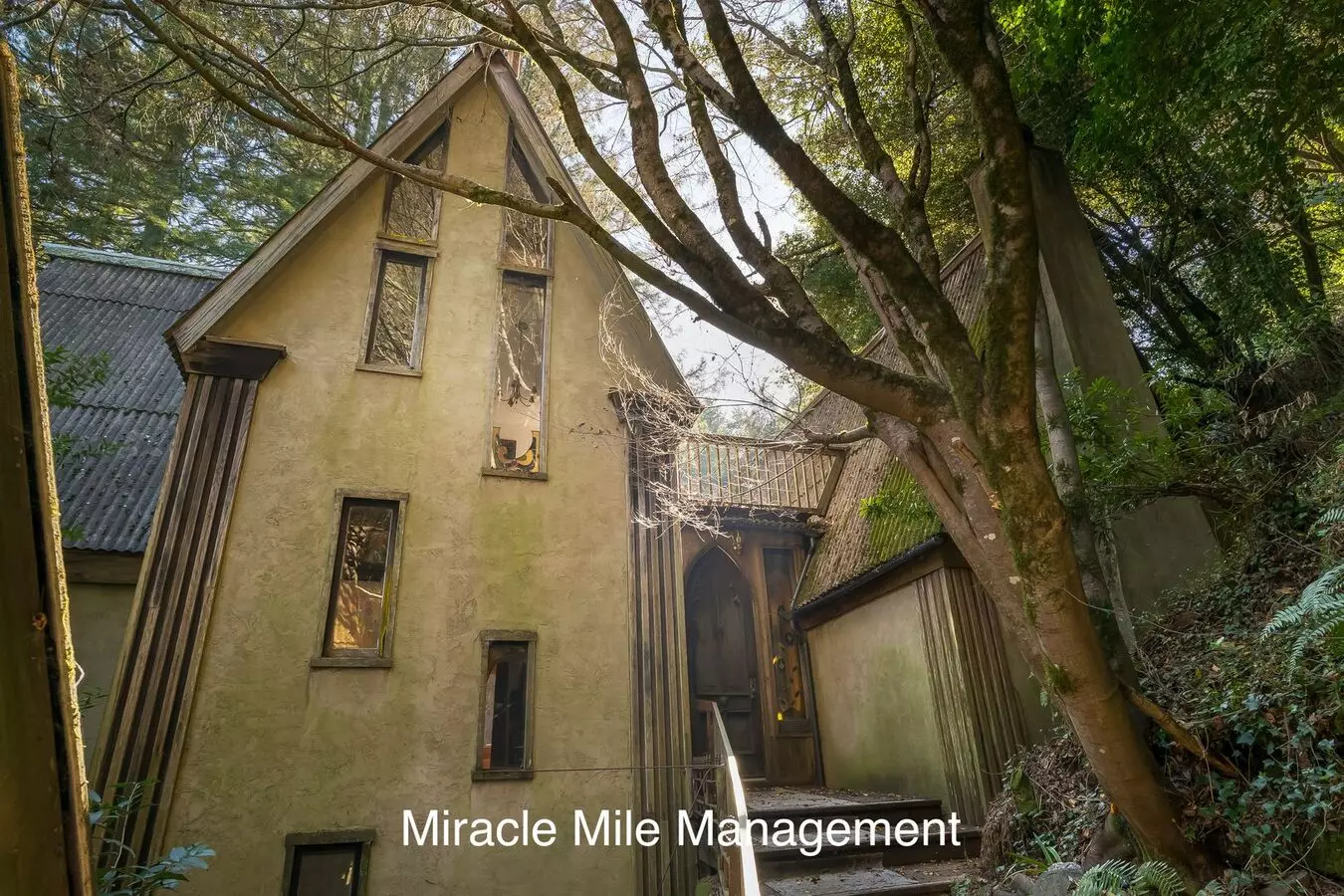 Unique Tudor Style Home With Bonus Cottage photo 5