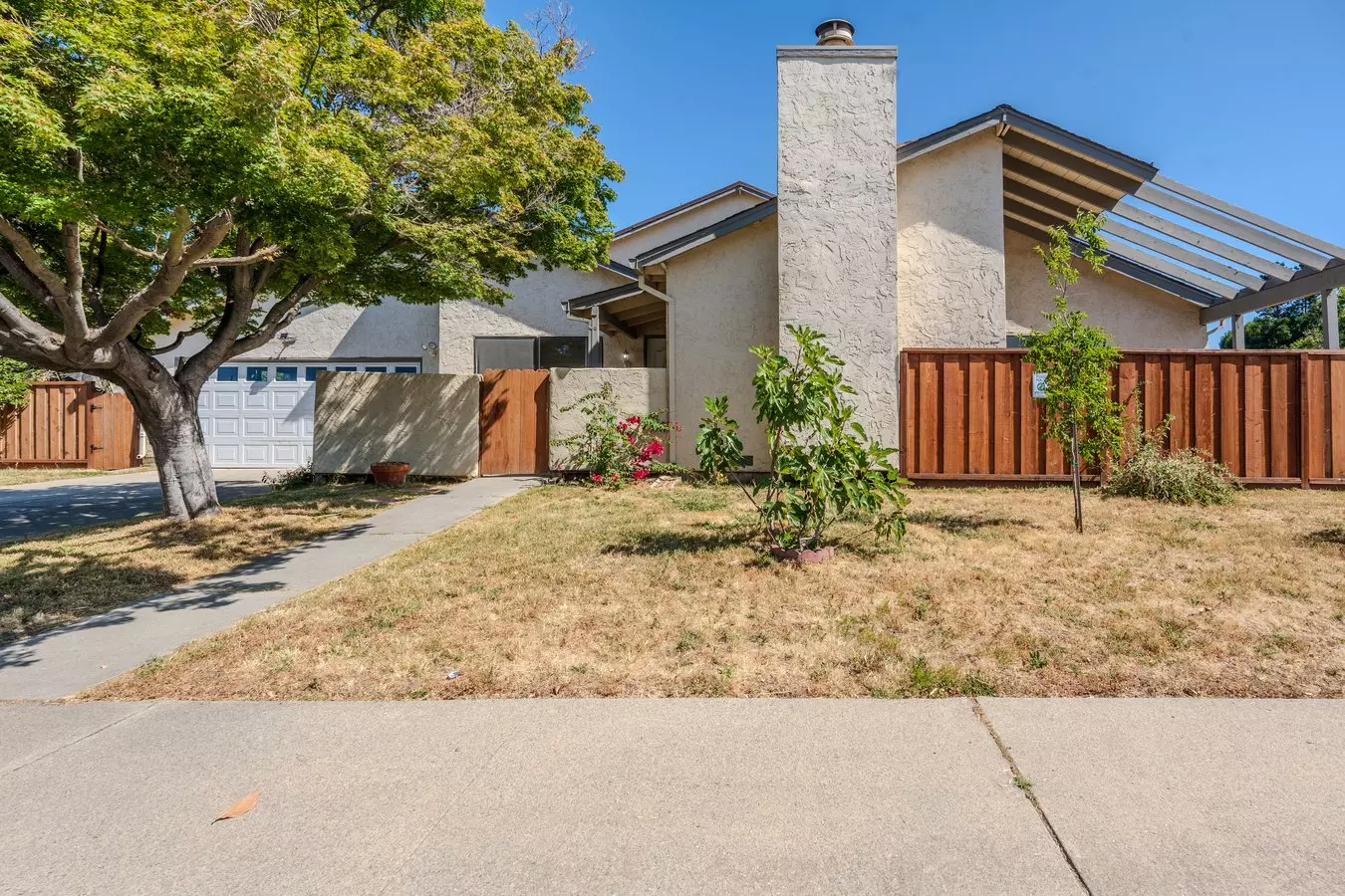 1383 Mount Shasta Ave photo 3