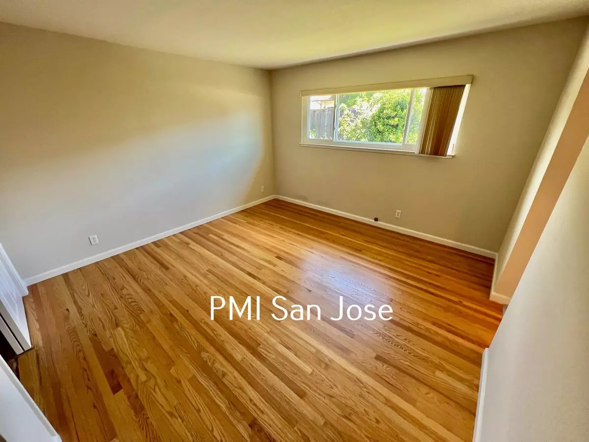 1460 Olympic Dr photo 5