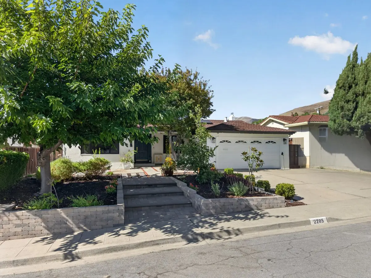 2285 Lacey Dr photo 4
