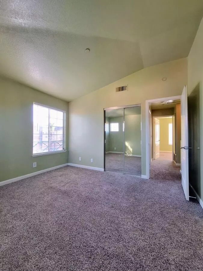 Beautiful 3bd Tri photo 3