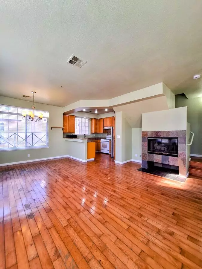 Beautiful 3bd Tri photo 2