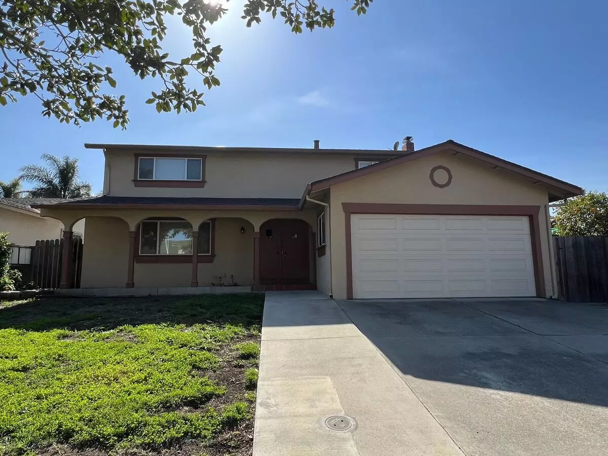 Bright 4 Bedroom 2.5 Bath Home in Milpitas photo 2