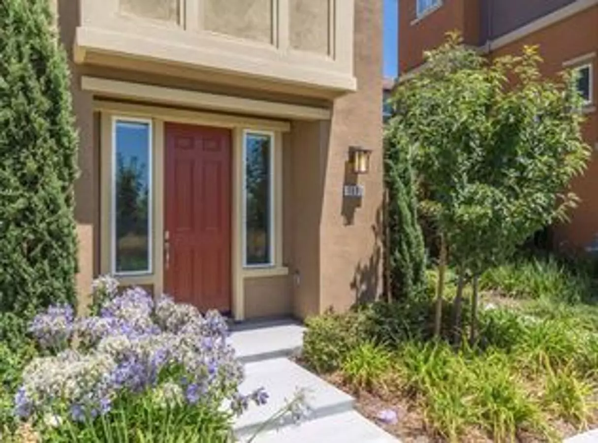COMING SOON 3BR3BA photo 2