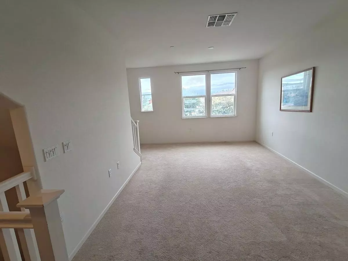 COMING SOON 3BR3BA photo 4