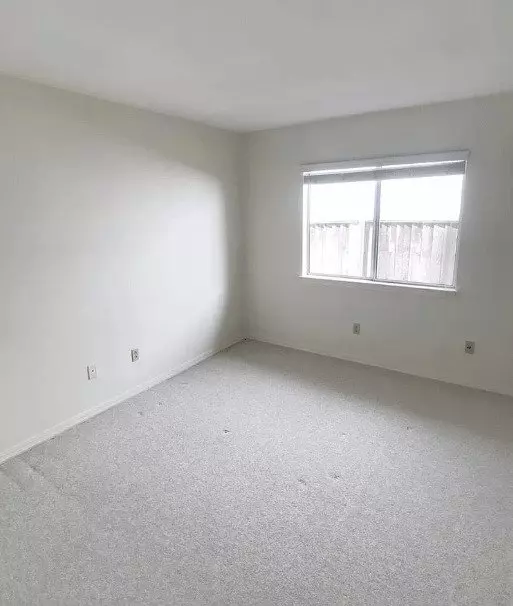 336 Edgewater Dr photo 3