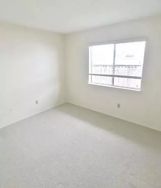 336 Edgewater Dr photo 5
