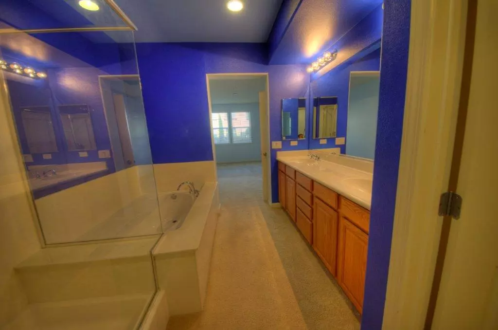 2BD/2BA - Spacious Condo with Resort-Style Amenities photo 5
