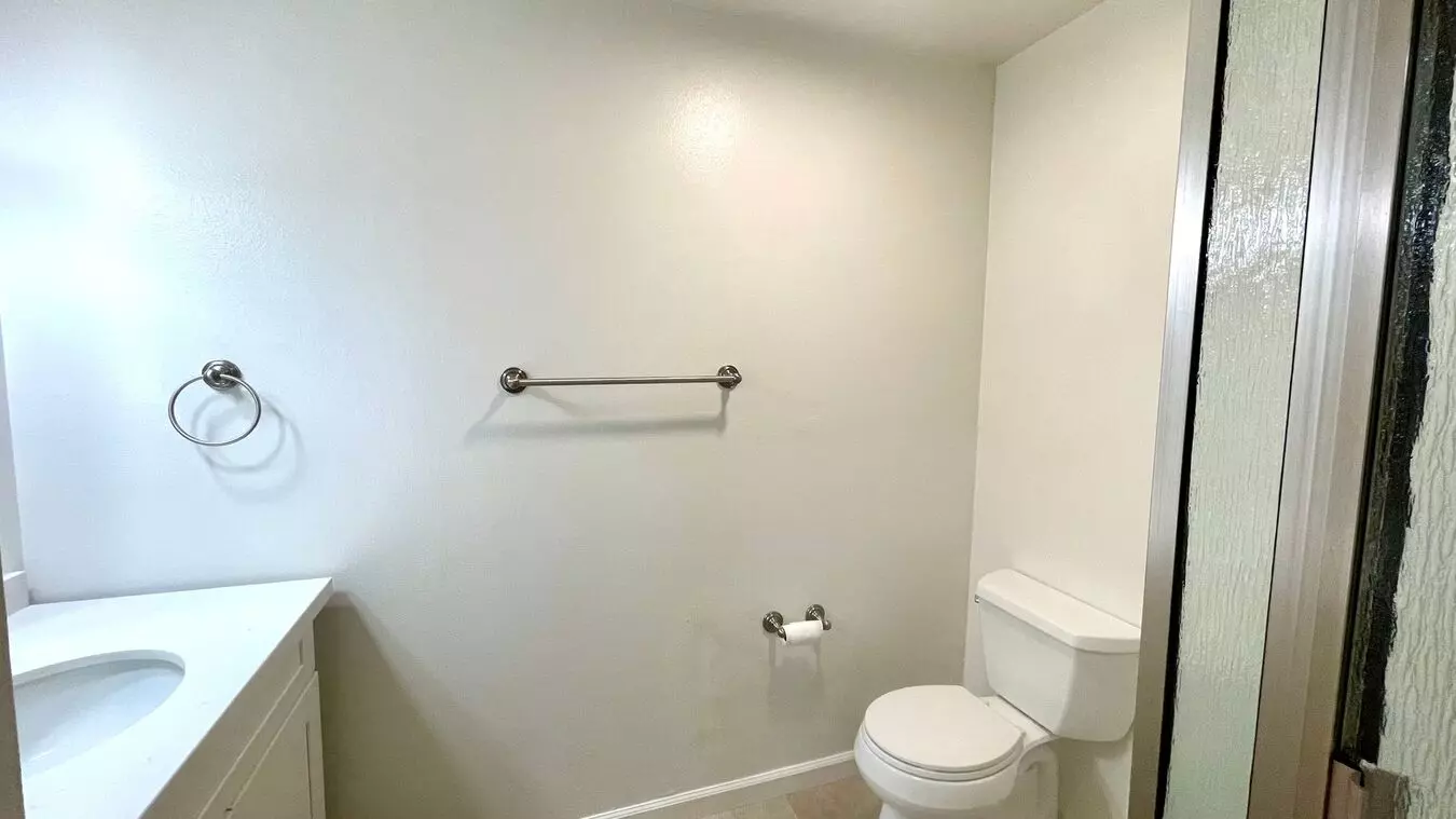 2044 Ascot Dr photo 2