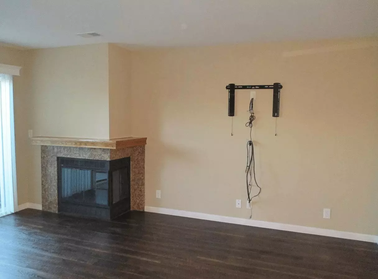 17167 Creekside Cir photo 4