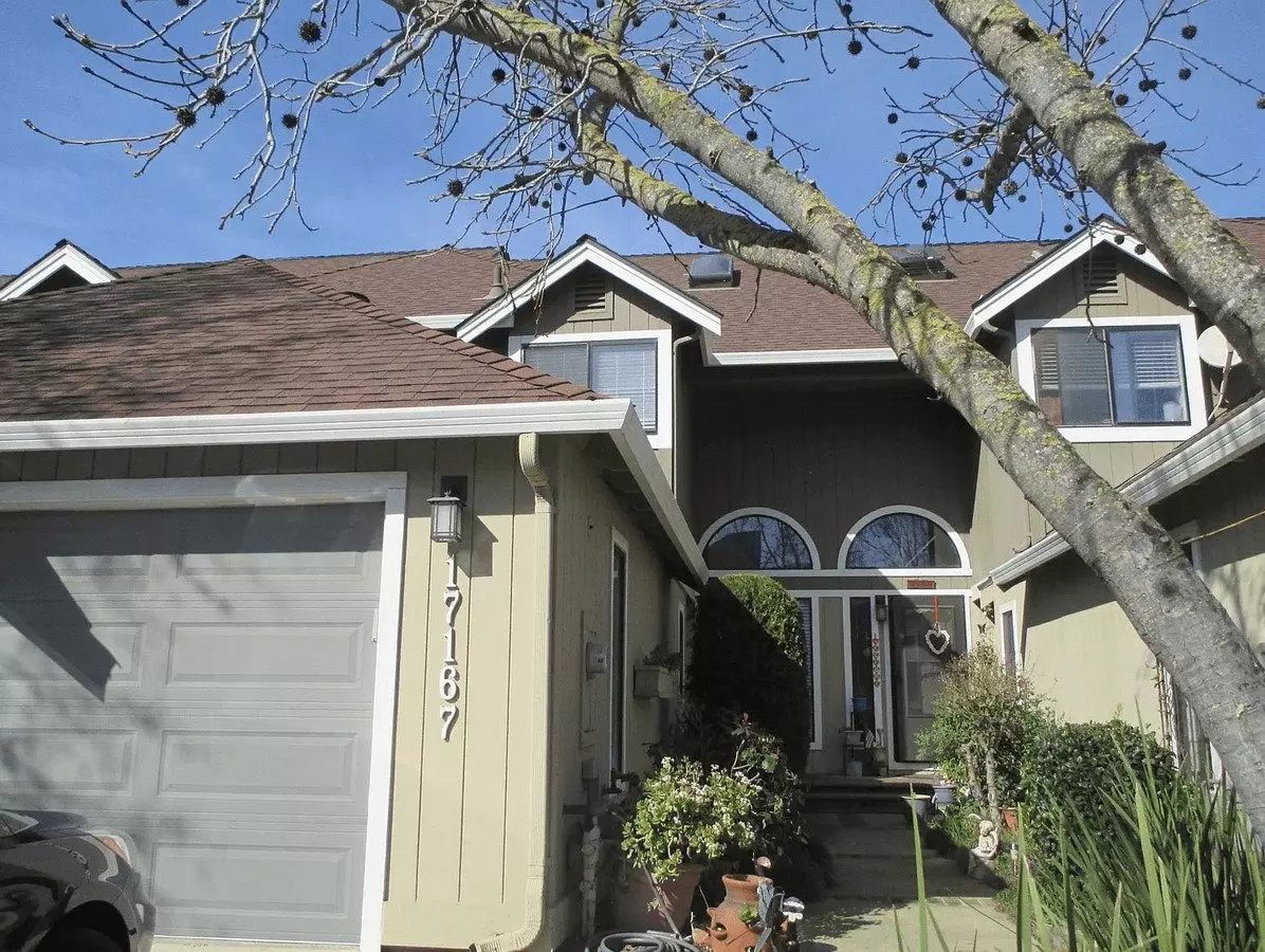 17167 Creekside Cir photo 3