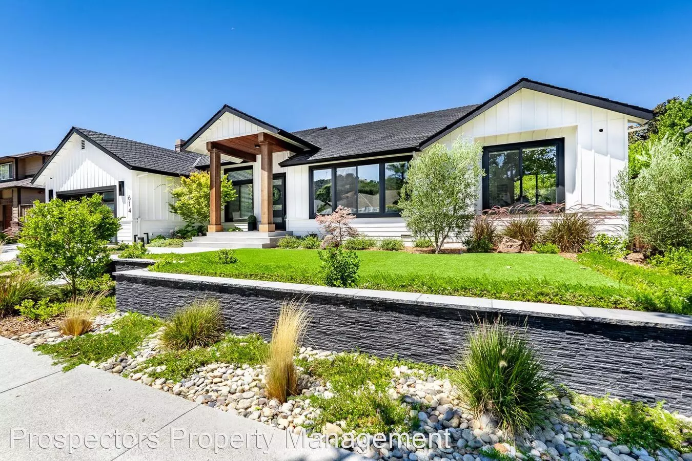614 Serpentine Ct photo 3