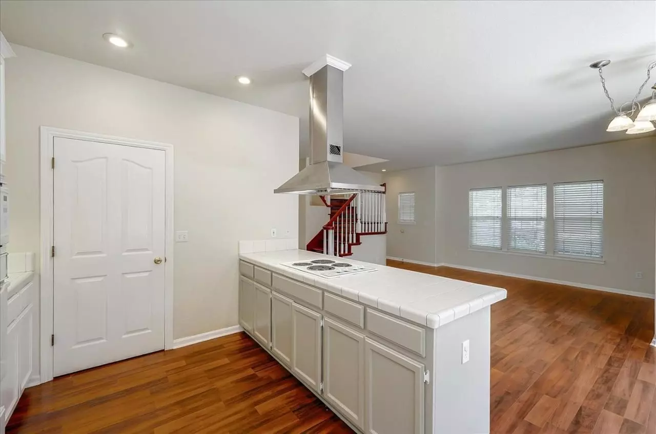 233 Spring Ave photo 5