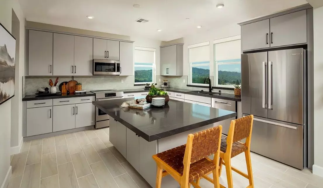 Modern Tri-level Home In Desirable Morgan Hill Community photo 4