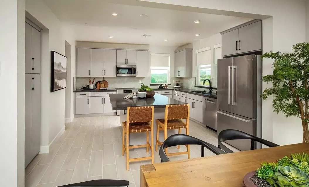 Modern Tri-level Home In Desirable Morgan Hill Community photo 5