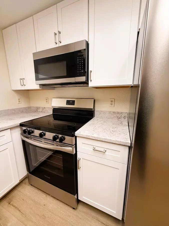 Must See Remodeled 2 Bedroom Condo Available For Immediate Move-in! photo 5