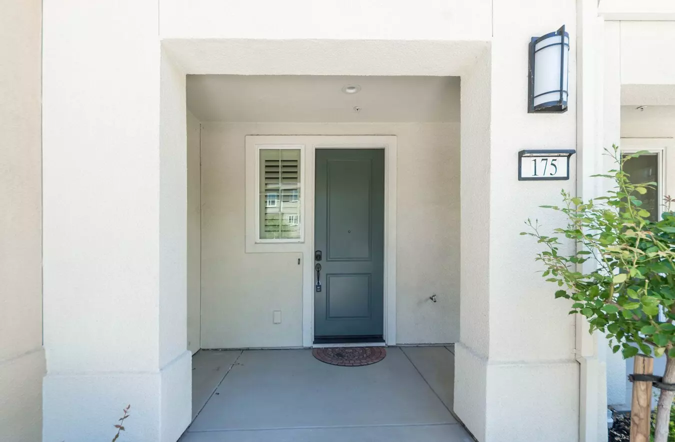 Spacious 4 Bed/ 4 Bath Condo In Downtown Morgan Hill photo 2
