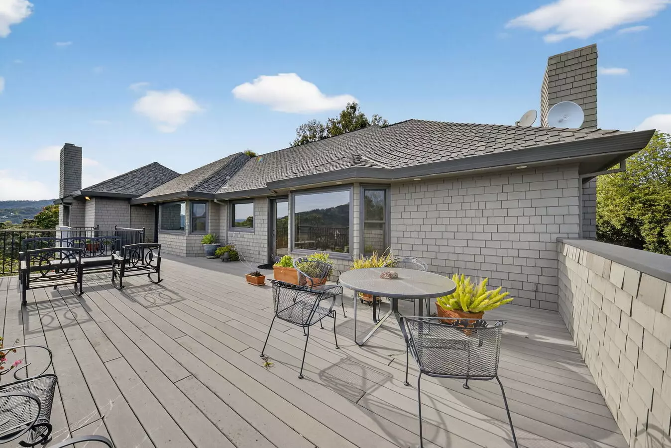 Stunning 5 Bed / 4 Bath Single Family Home Located In Morgan Hill photo 5