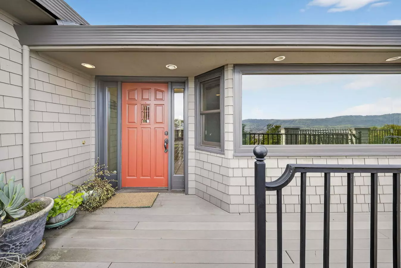Stunning 5 Bed / 4 Bath Single Family Home Located In Morgan Hill photo 4