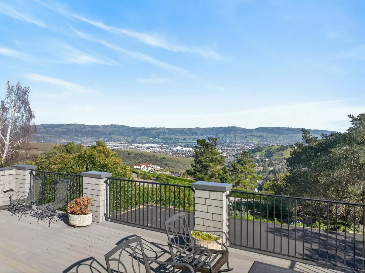 Stunning 5 Bed / 4 Bath Single Family Home Located In Morgan Hill photo 3