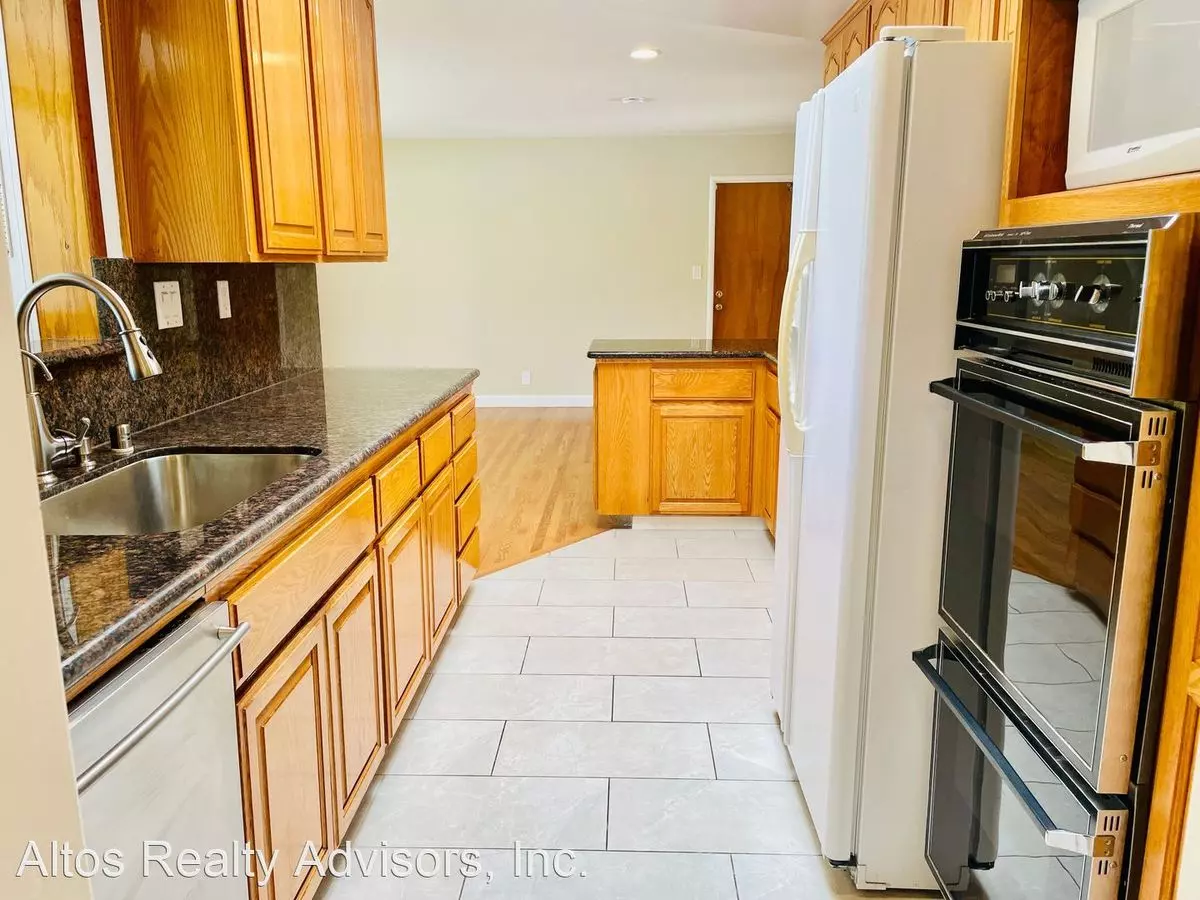 1946 Miramonte Avenue, Mountain View, CA 94040 photo 3