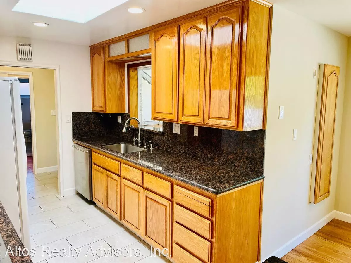 1946 Miramonte Avenue, Mountain View, CA 94040 photo 5