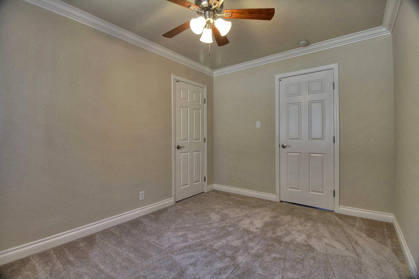 2065 Winfield photo 2