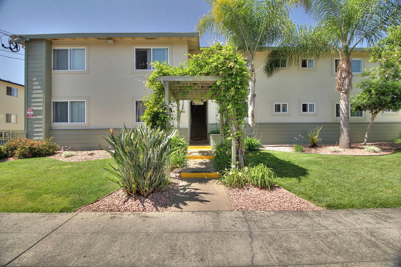 2065 Winfield photo 4